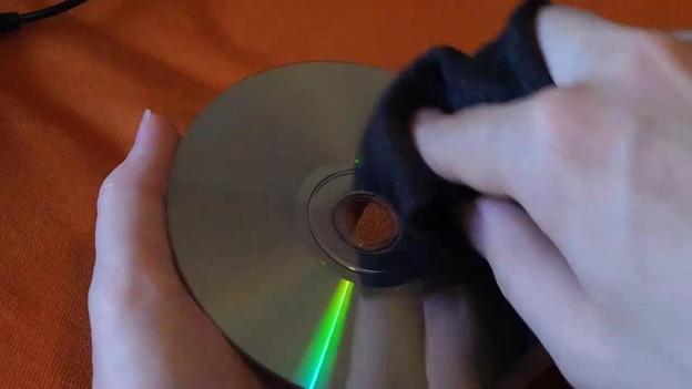Lecteur DVD ne lit pas le disque : Étape 1. Vérifiez si le disque est correctement inséré et s'il est en bon état.